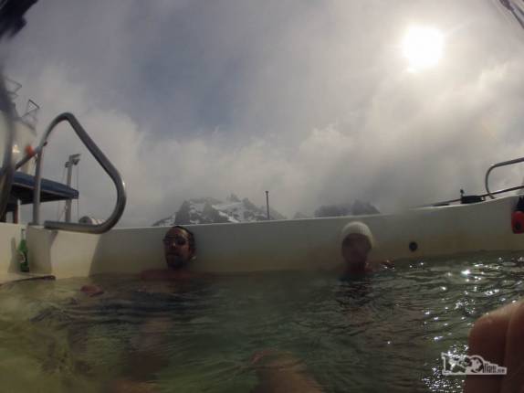 Com a Kim na piscina de água quente do Sea Spirit, deixando a gelada Gold Harbour, na Geórgia do Sul